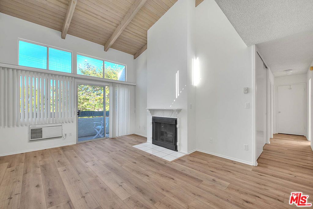 Image 8 of property listing at 4900 Overland Avenue 274, Culver City, CA 90230