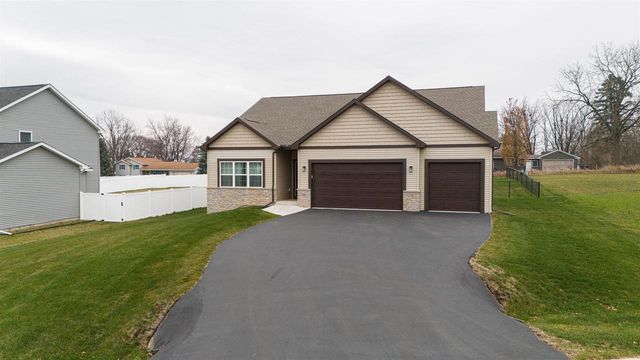 501 Teri Lee Lane, Orfordville, WI 53576