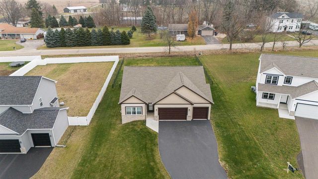 501 Teri Lee Lane, Orfordville, WI 53576