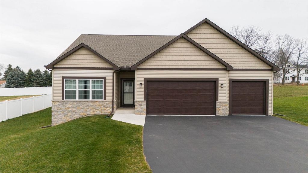 501 Teri Lee Lane, Orfordville, WI 53576
