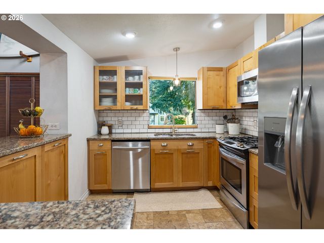 9319 Ne BROADWAY, Portland, OR 97220