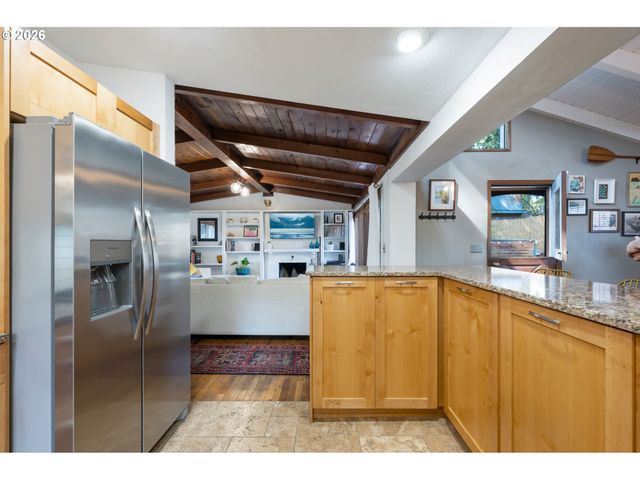 9319 Ne BROADWAY, Portland, OR 97220