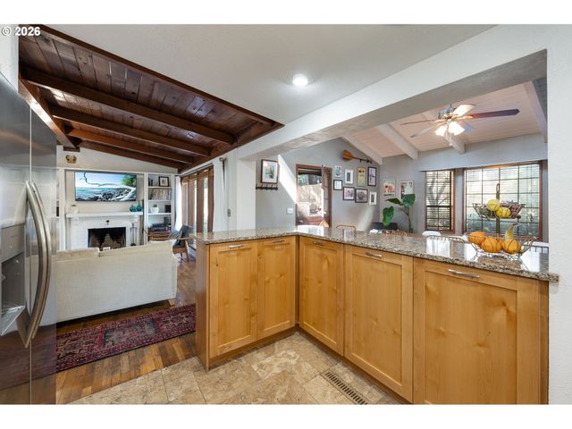 9319 Ne BROADWAY, Portland, OR 97220