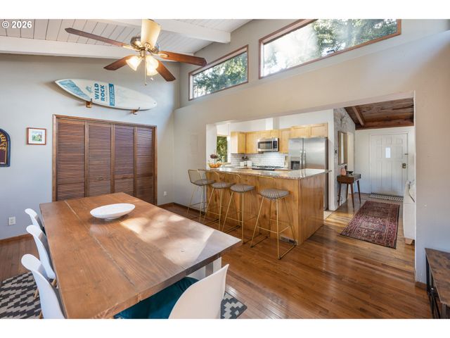 9319 Ne BROADWAY, Portland, OR 97220