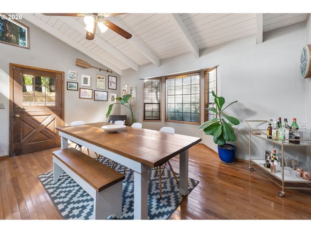 9319 Ne BROADWAY, Portland, OR 97220