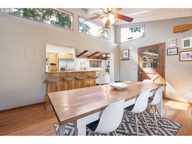 9319 Ne BROADWAY, Portland, OR 97220