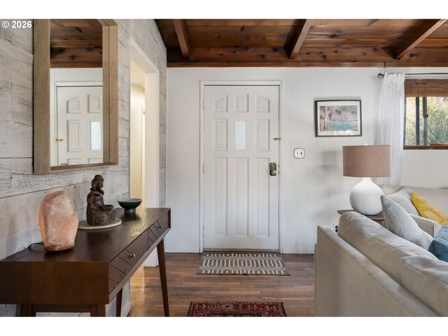 9319 Ne BROADWAY, Portland, OR 97220