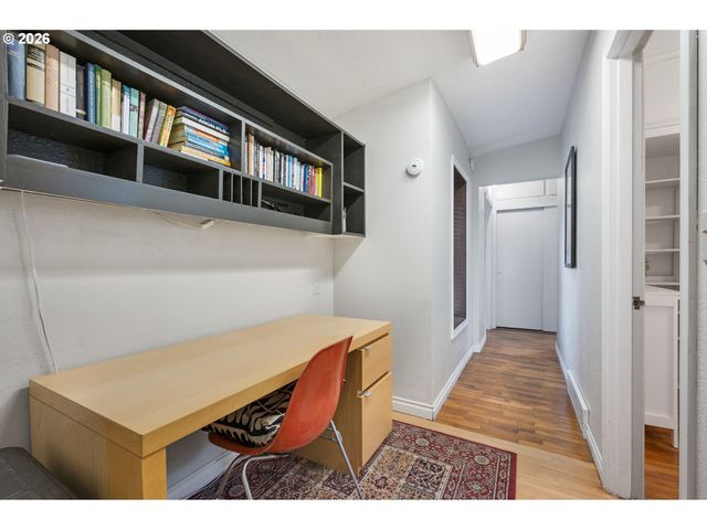 9319 Ne BROADWAY, Portland, OR 97220