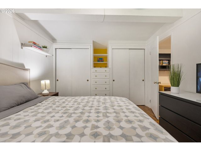 9319 Ne BROADWAY, Portland, OR 97220