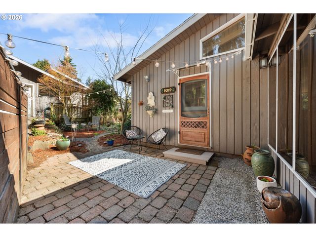 9319 Ne BROADWAY, Portland, OR 97220