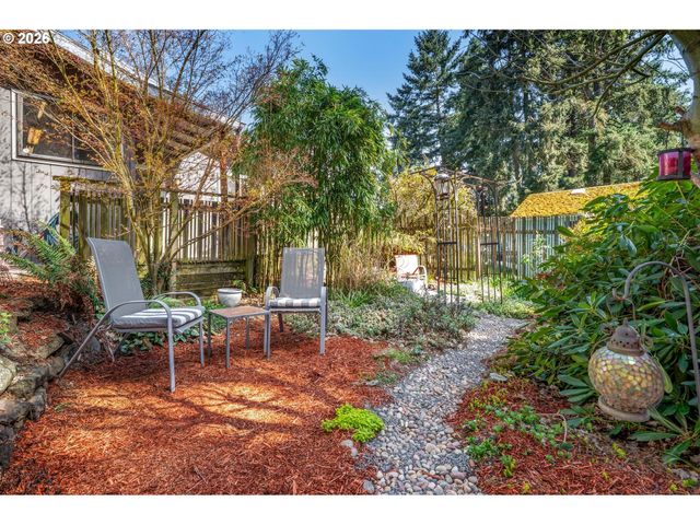 9319 Ne BROADWAY, Portland, OR 97220