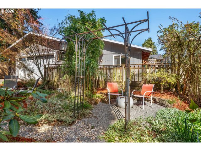 9319 Ne BROADWAY, Portland, OR 97220