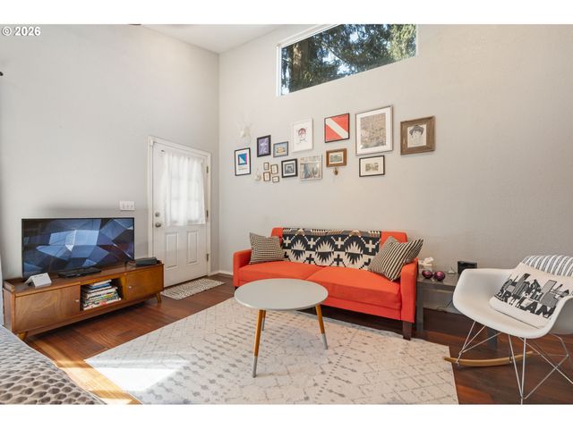 9319 Ne BROADWAY, Portland, OR 97220