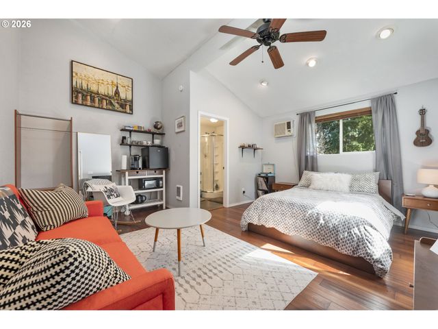 9319 Ne BROADWAY, Portland, OR 97220