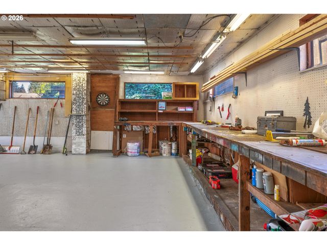 9319 Ne BROADWAY, Portland, OR 97220