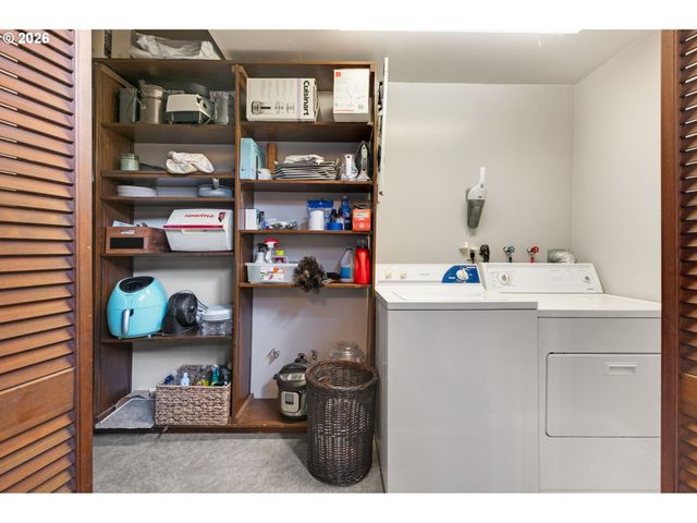 9319 Ne BROADWAY, Portland, OR 97220