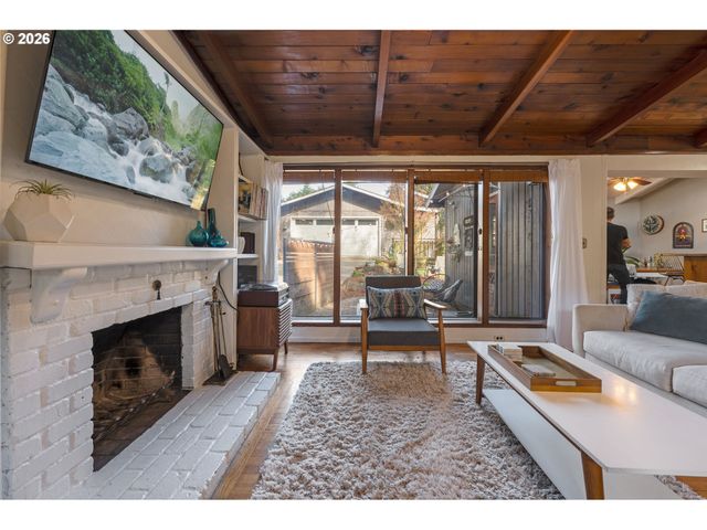 9319 Ne BROADWAY, Portland, OR 97220