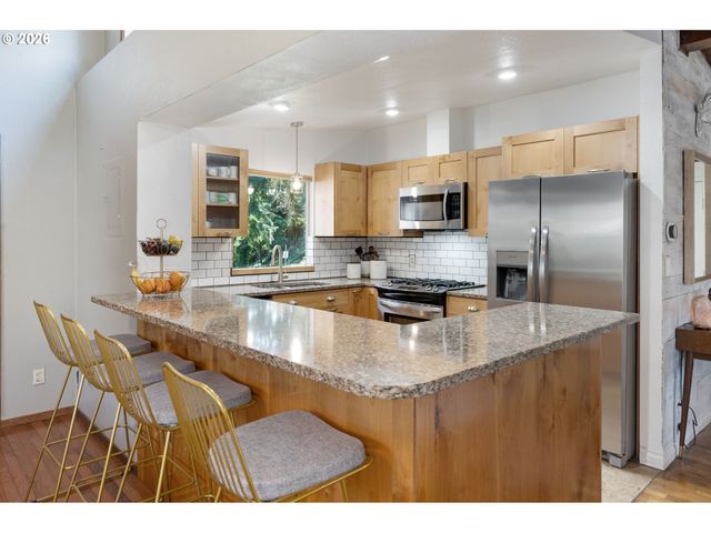 9319 Ne BROADWAY, Portland, OR 97220