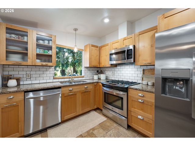 9319 Ne BROADWAY, Portland, OR 97220