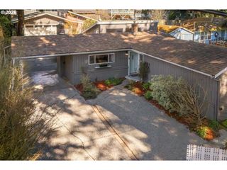 9319 Ne BROADWAY, Portland, OR 97220