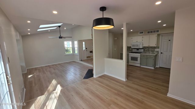 99 Oak Lane, Eatontown, NJ 07724