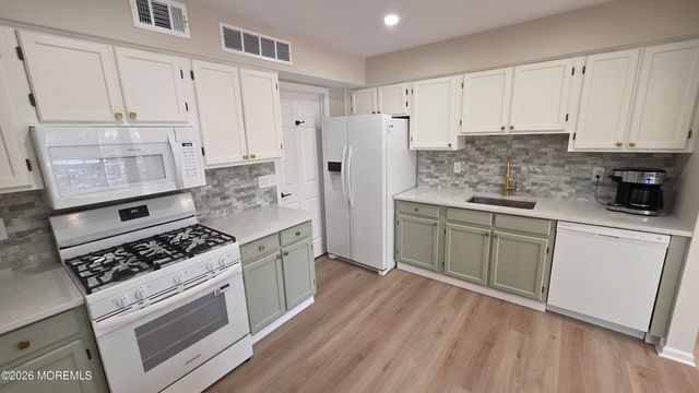 99 Oak Lane, Eatontown, NJ 07724