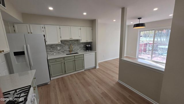 99 Oak Lane, Eatontown, NJ 07724