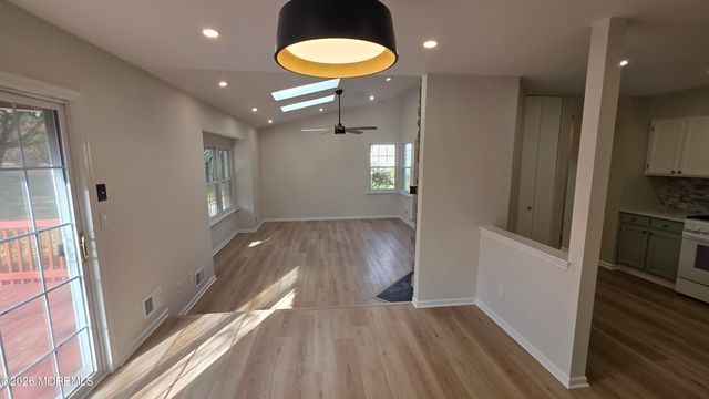 99 Oak Lane, Eatontown, NJ 07724