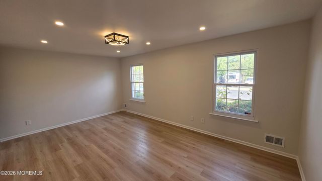 99 Oak Lane, Eatontown, NJ 07724