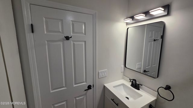 99 Oak Lane, Eatontown, NJ 07724