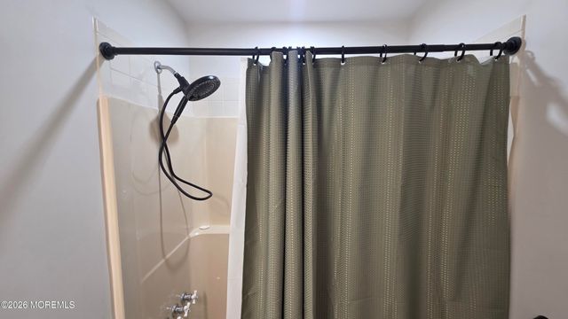 99 Oak Lane, Eatontown, NJ 07724