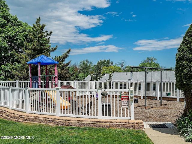 99 Oak Lane, Eatontown, NJ 07724