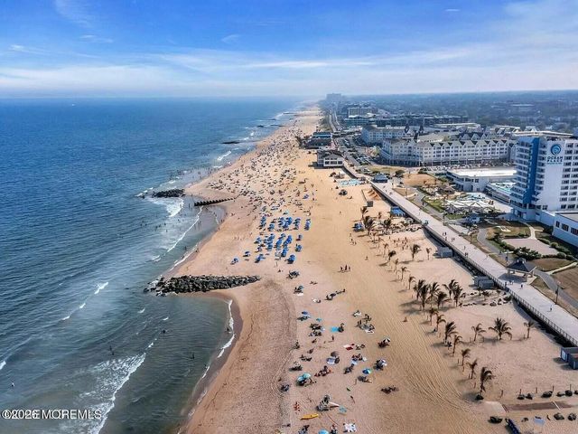 99 Oak Lane, Eatontown, NJ 07724