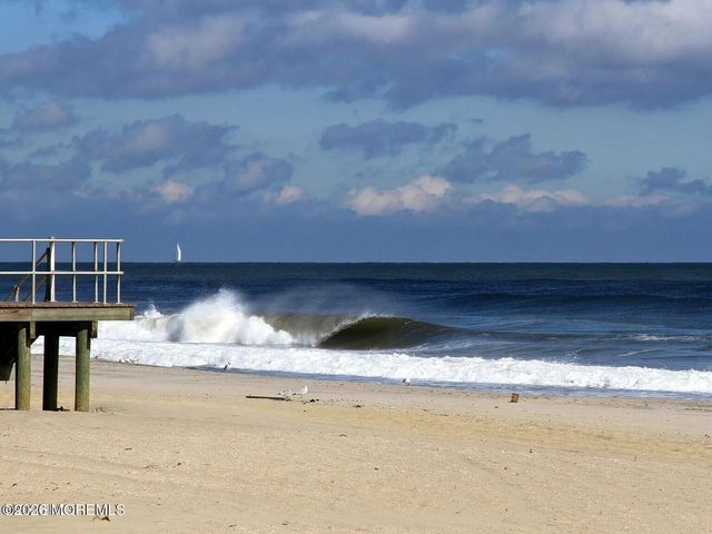 99 Oak Lane, Eatontown, NJ 07724