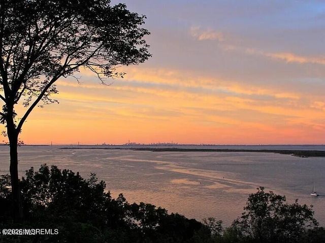 99 Oak Lane, Eatontown, NJ 07724