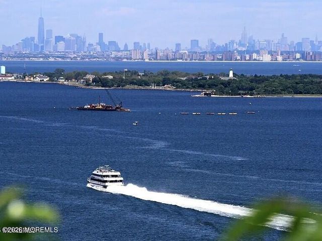 99 Oak Lane, Eatontown, NJ 07724