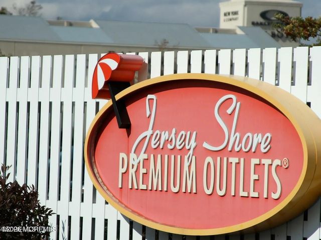 99 Oak Lane, Eatontown, NJ 07724