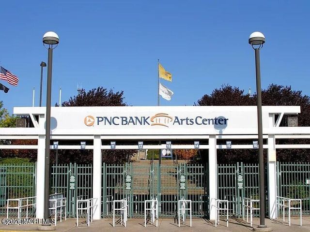 99 Oak Lane, Eatontown, NJ 07724