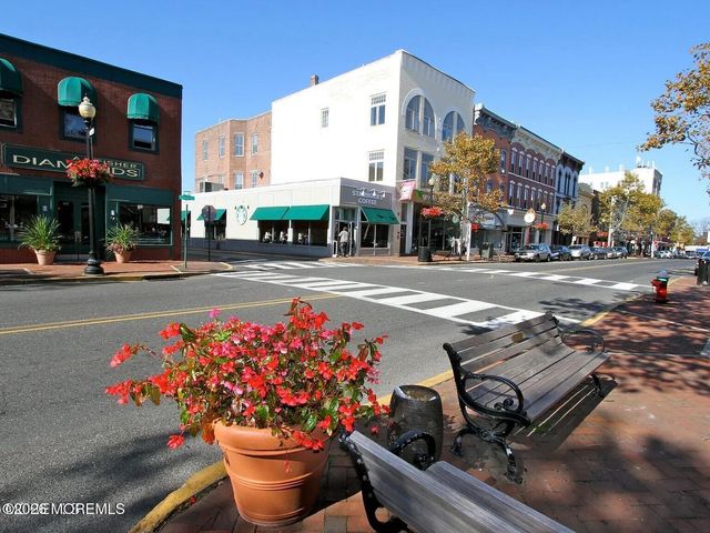 99 Oak Lane, Eatontown, NJ 07724