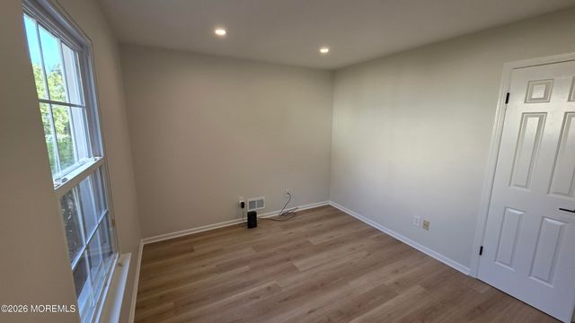 99 Oak Lane, Eatontown, NJ 07724