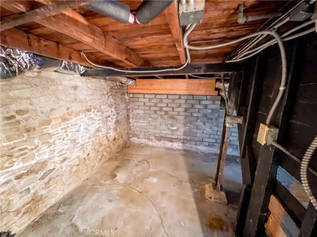 23679 Hillside, Crestline, CA 92325