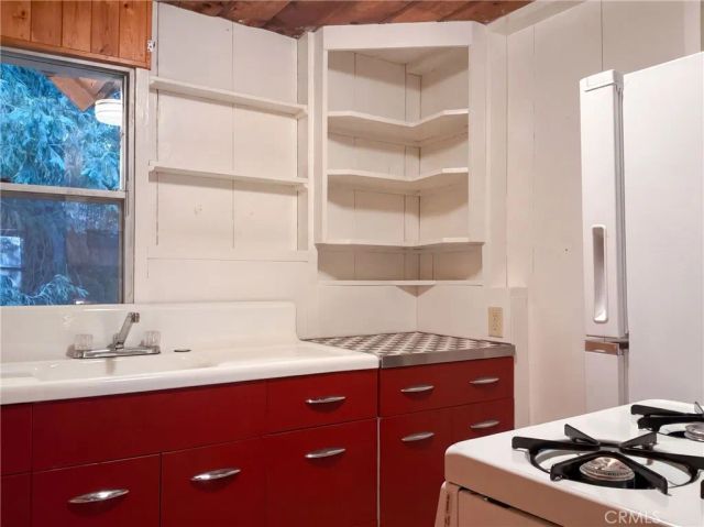23679 Hillside, Crestline, CA 92325