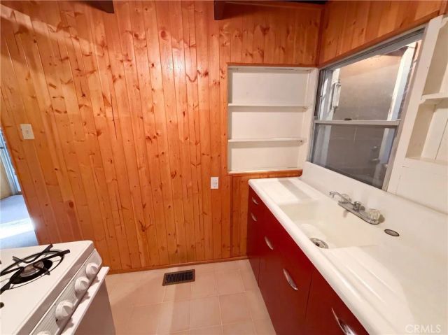 23679 Hillside, Crestline, CA 92325