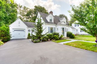 6 Stoneleigh Road, Worcester, MA 01606
