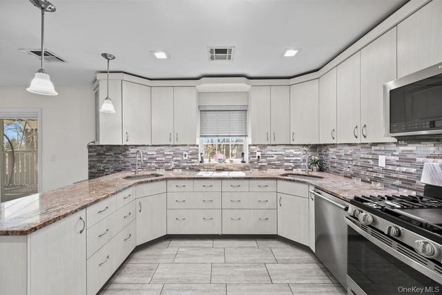 11 Wilsher Drive, Monsey, NY 10952