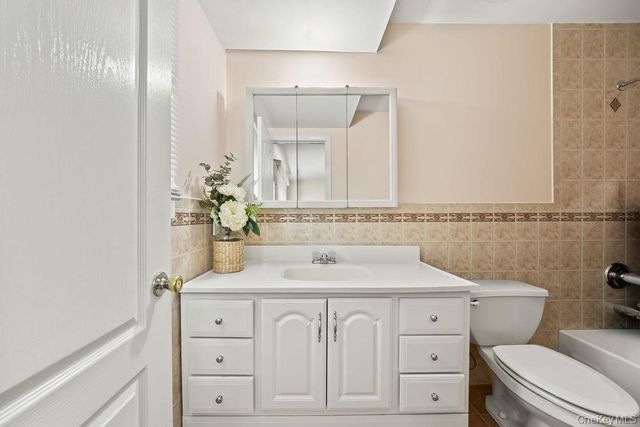 11 Wilsher Drive, Monsey, NY 10952