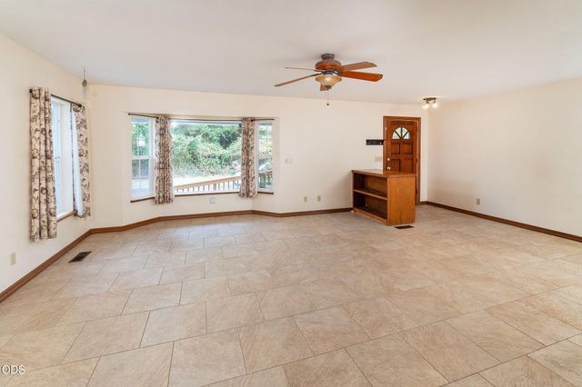 206 Miller Street, Molalla, OR 97038