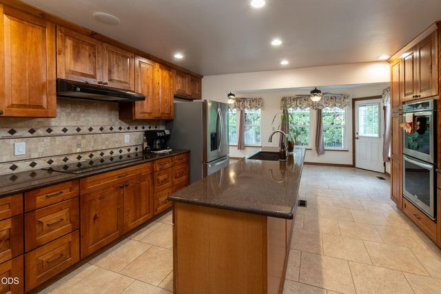 206 Miller Street, Molalla, OR 97038