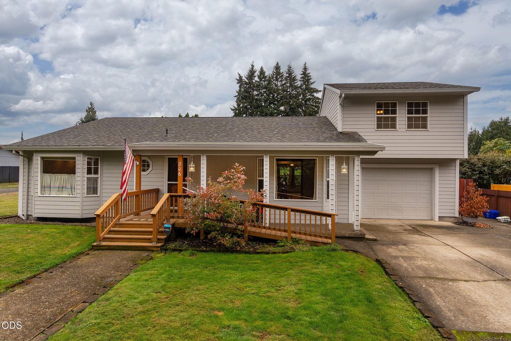 206 Miller Street, Molalla, OR 97038
