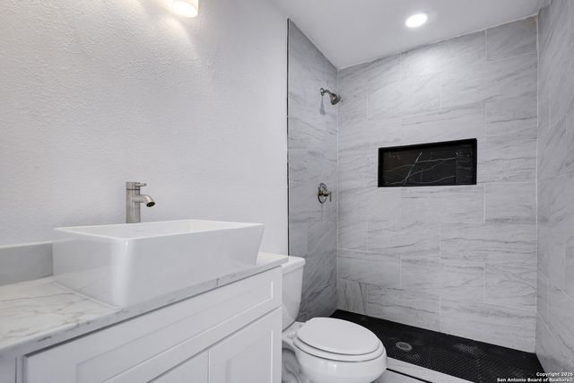 1112 Gladstone, San Antonio, TX 78225